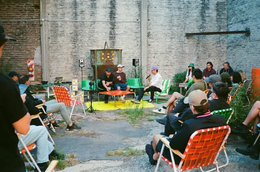 Vinyl talks